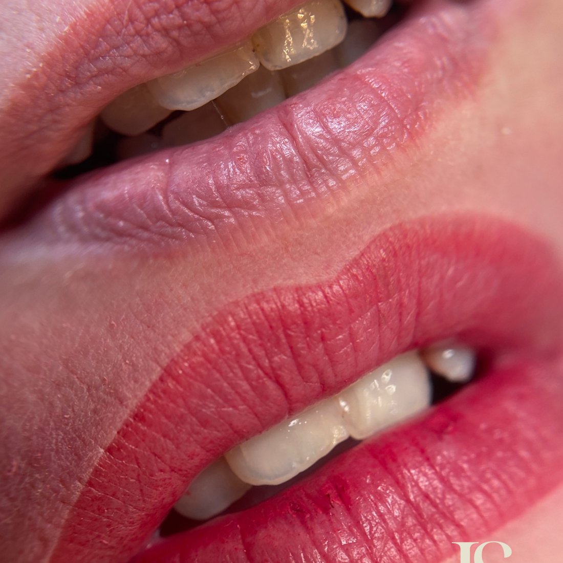 Lippenpigmentierung in Dörpen – volle, gleichmäßig gefärbte Lippen nach dem Permanent Make-up